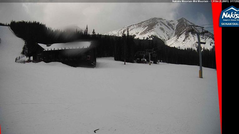 Webcam Nakiska: Mid Mountaind Lodge