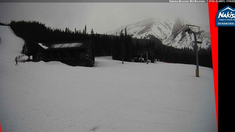 Webcam Nakiska: Mid Mountaind Lodge
