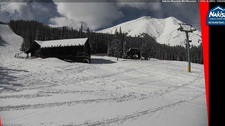 Webcam Nakiska: Mid Mountaind Lodge