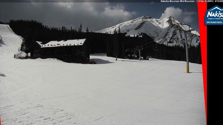 Webcam Nakiska: Mid Mountaind Lodge