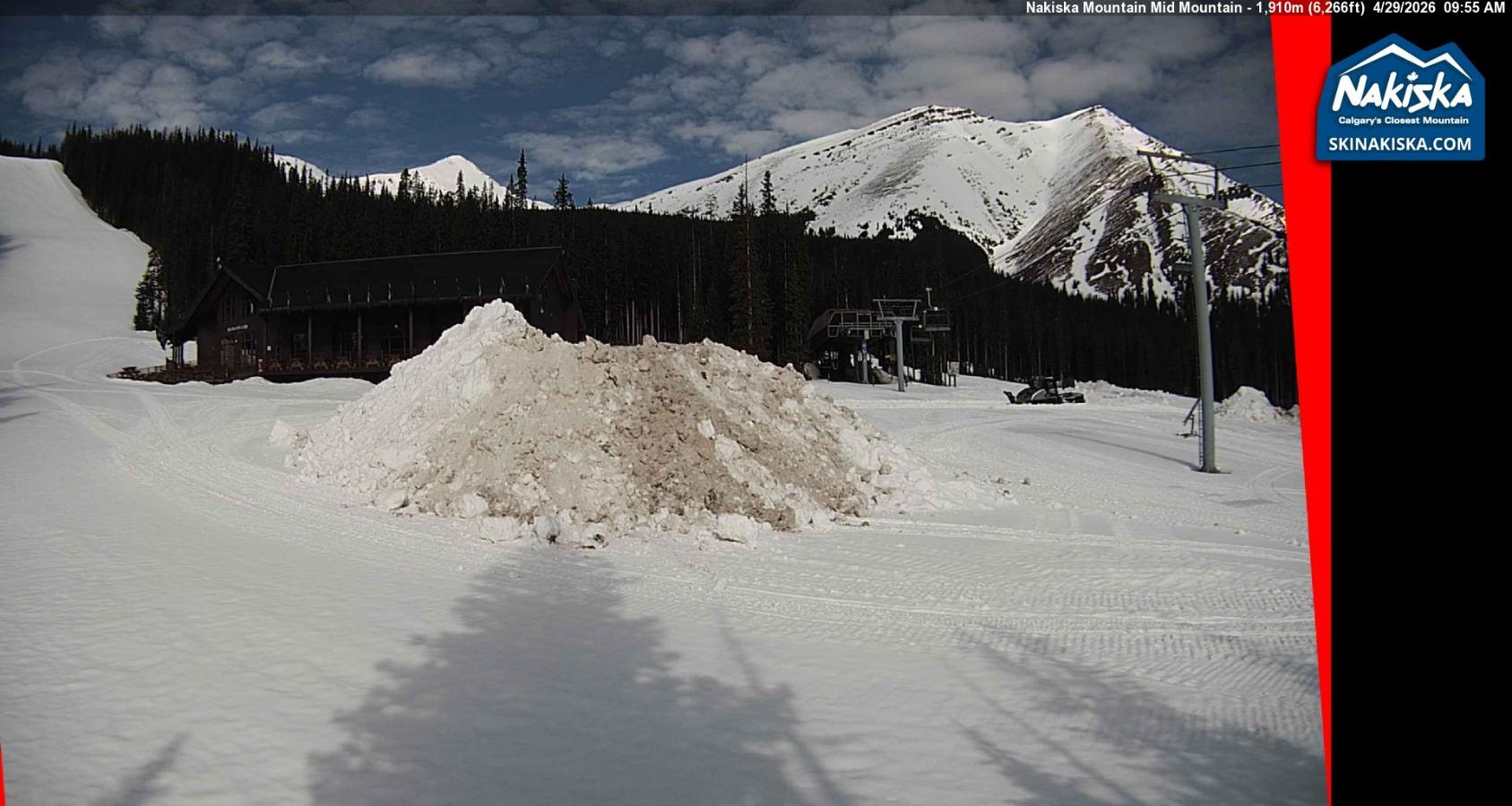 Webcam Nakiska: Mid Mountaind Lodge