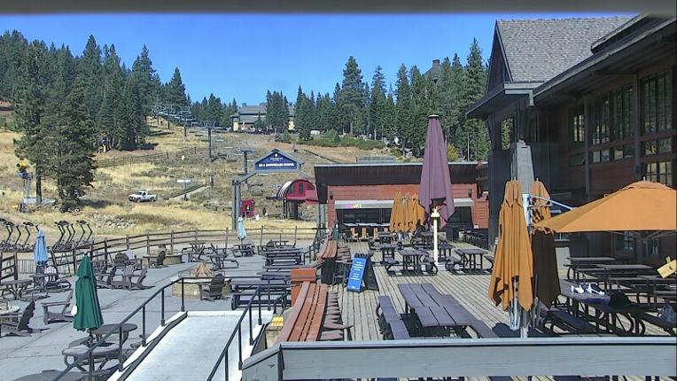 Webcam Northstar California: Day lodge