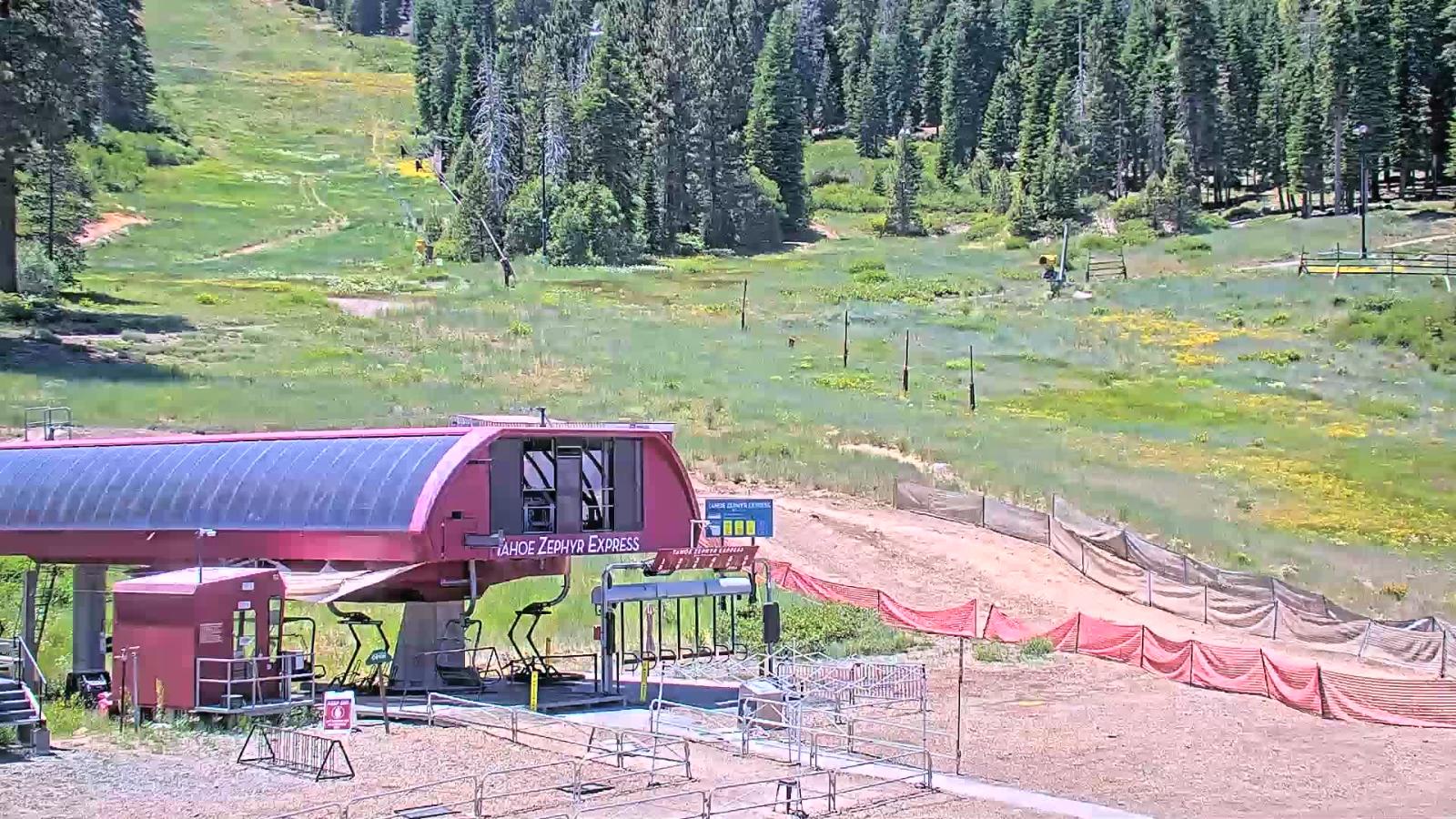 Webcam Northstar California: Mid Mountain