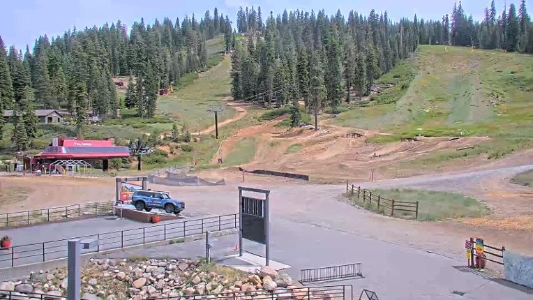 Webcam Northstar California: Mid Mountain