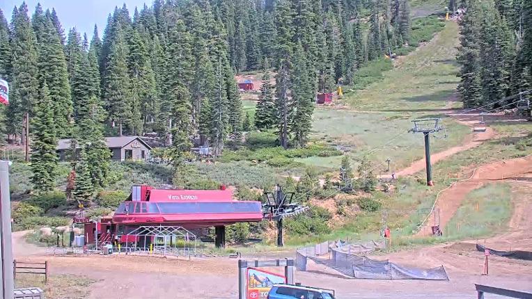 Webcam Northstar California: Mid Mountain