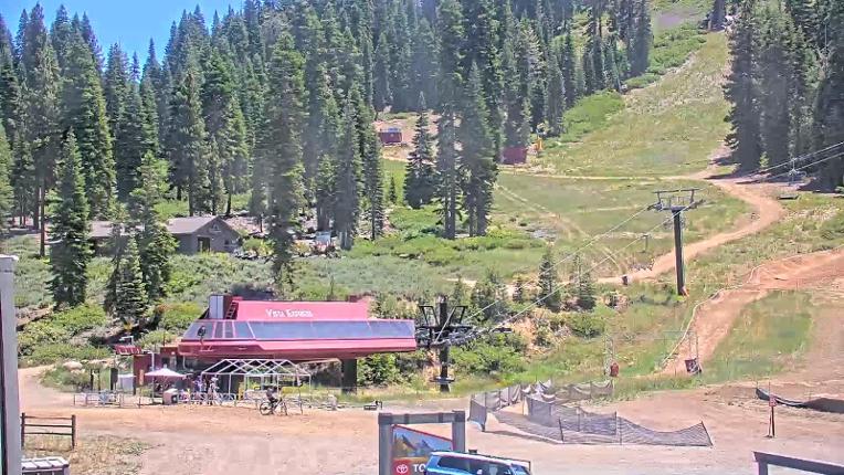 Webcam Northstar California: Mid Mountain