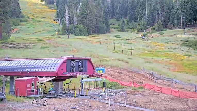 Webcam Northstar California: Mid Mountain