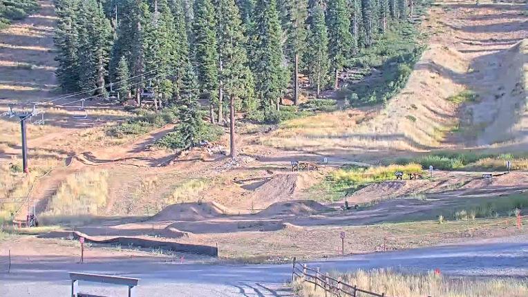 Webcam Northstar California: Mid Mountain