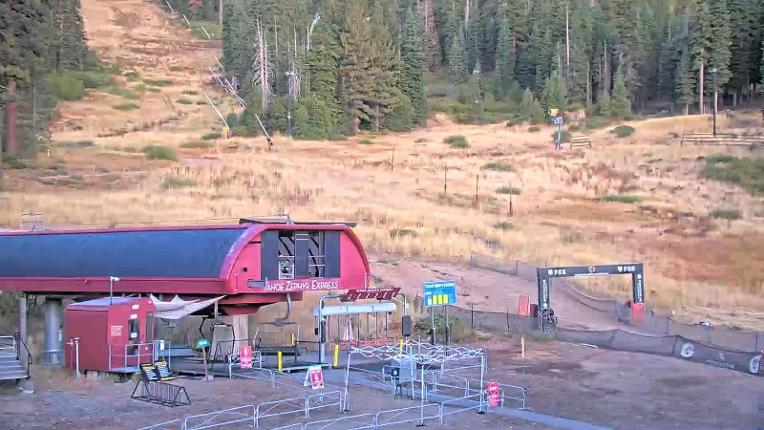 Webcam Northstar California: Mid Mountain