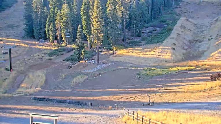 Webcam Northstar California: Mid Mountain