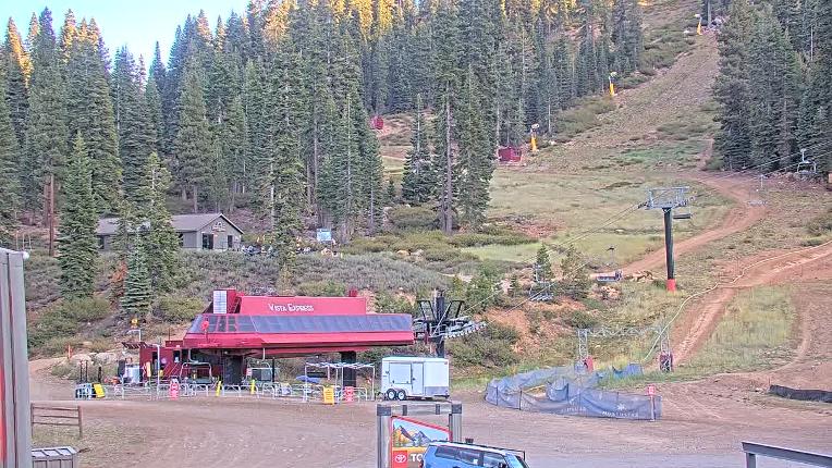 Webcam Northstar California: Mid Mountain