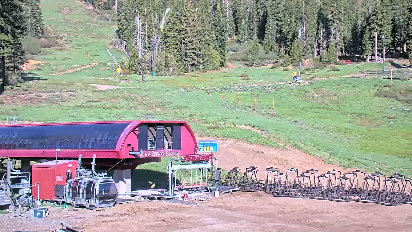 Webcam Northstar California: Mid Mountain
