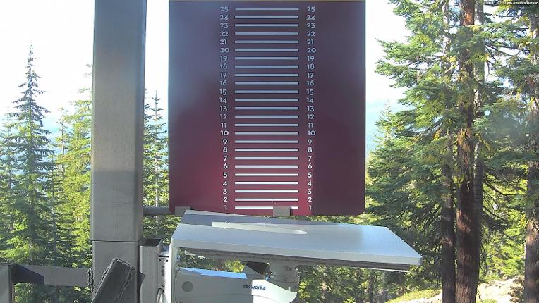 Webcam Northstar California: Snow Stake