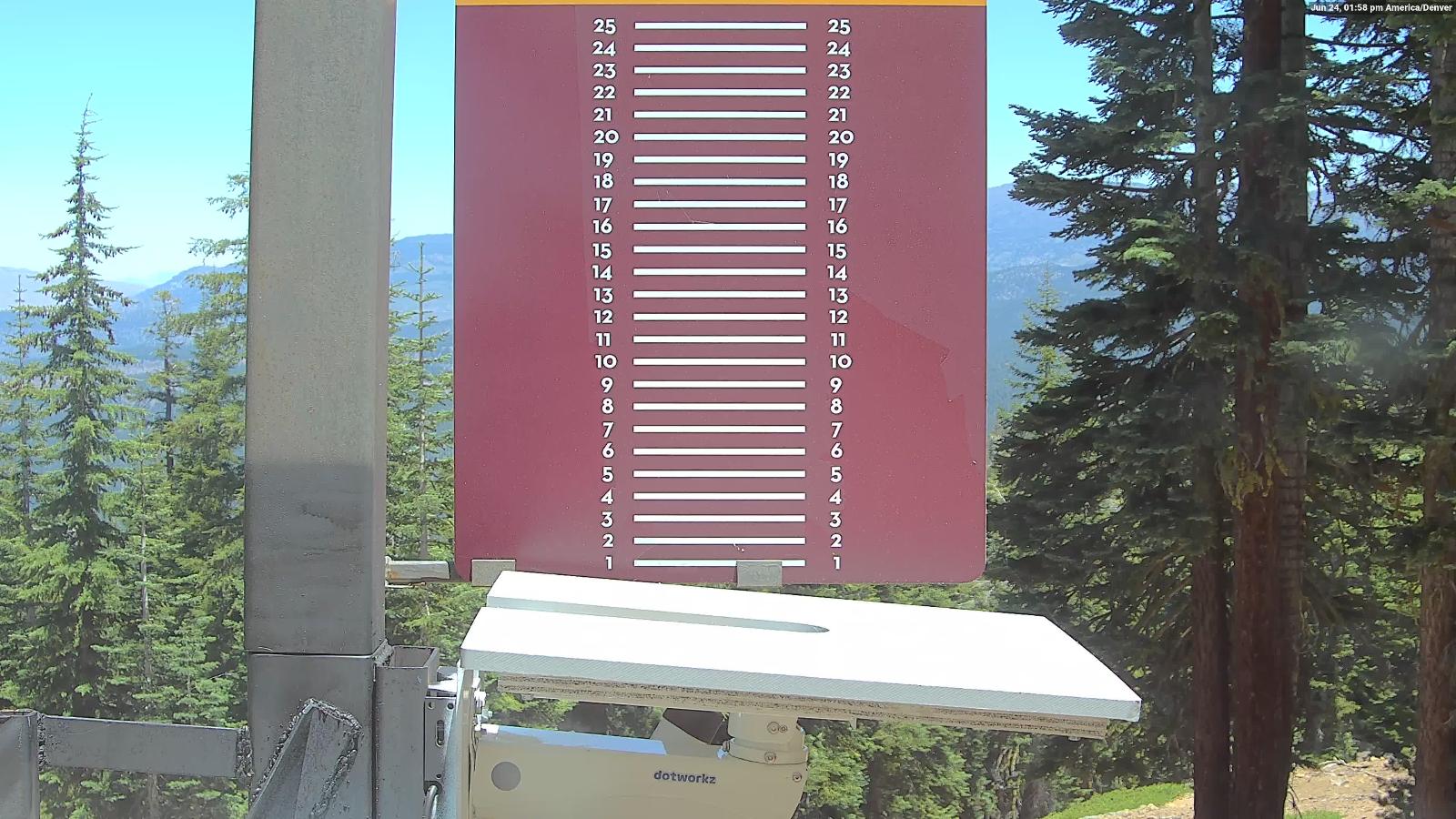 Webcam Northstar California: Snow Stake