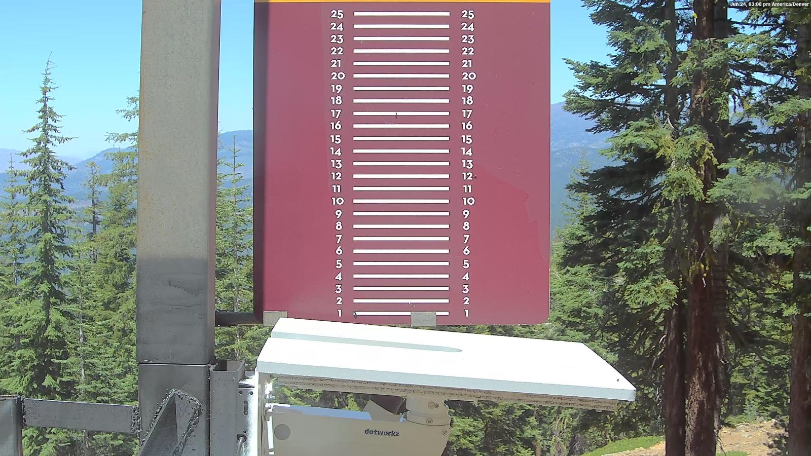 Webcam Northstar California: Snow Stake
