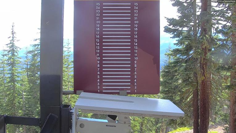 Webcam Northstar California: Snow Stake