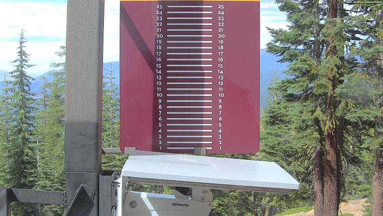 Webcam Northstar California: Snow Stake