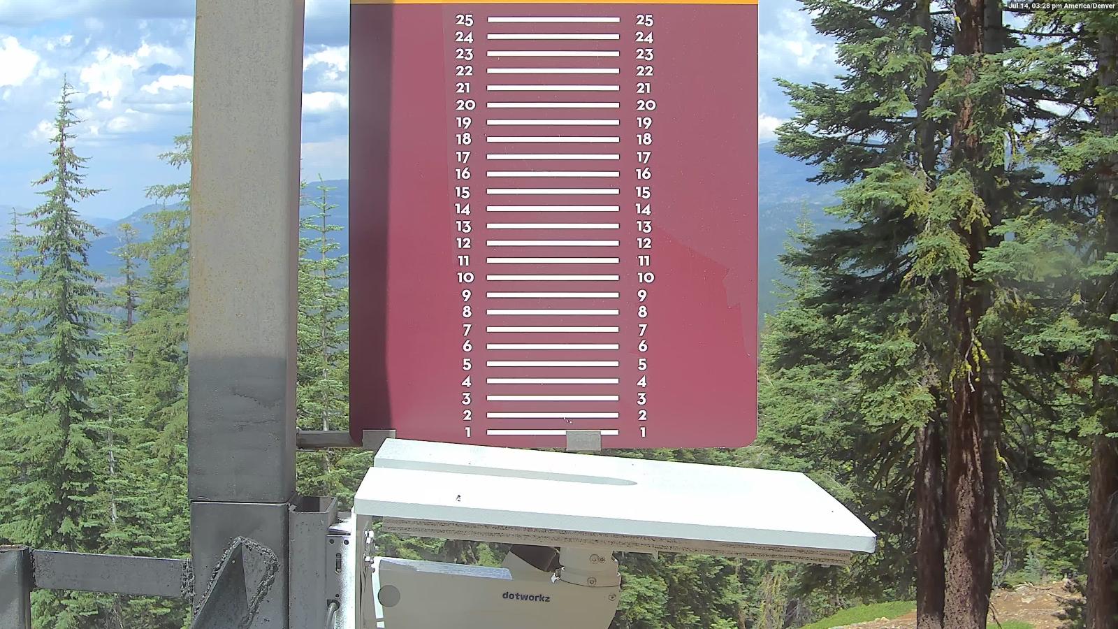 Webcam Northstar California: Snow Stake