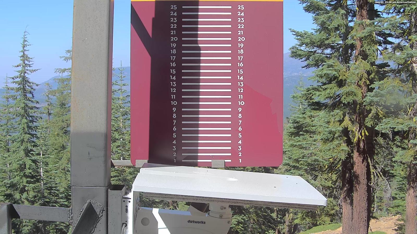 Webcam Northstar California: Snow Stake