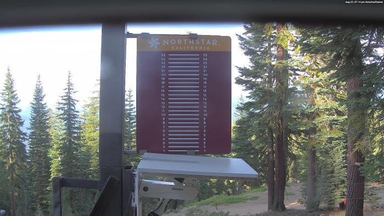 Webcam Northstar California: Snow Stake