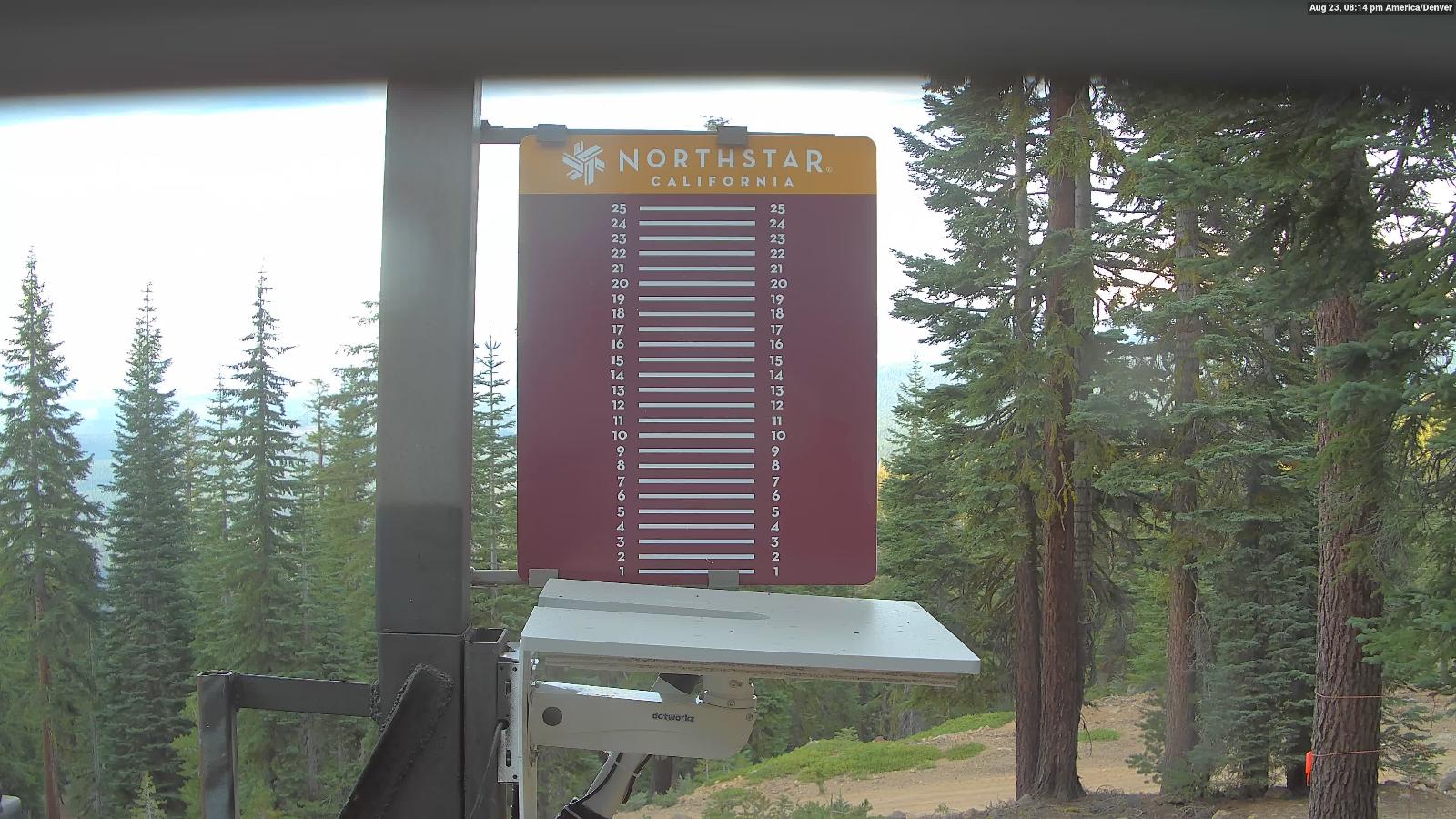 Webcam Northstar California: Snow Stake