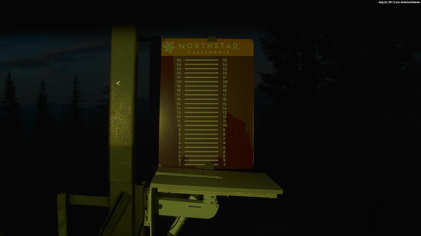 Webcam Northstar California: Snow Stake