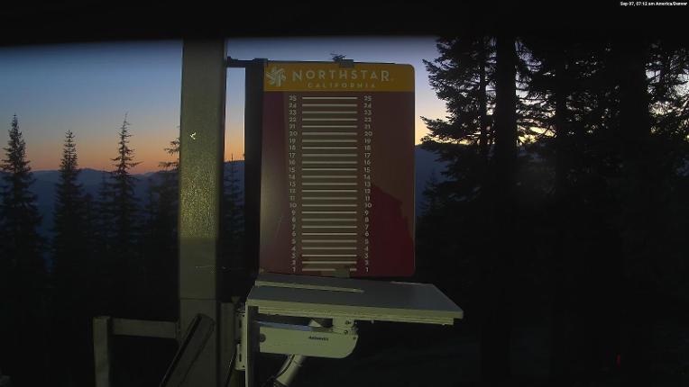 Webcam Northstar California: Snow Stake