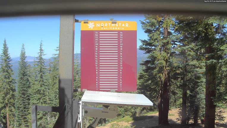 Webcam Northstar California: Snow Stake