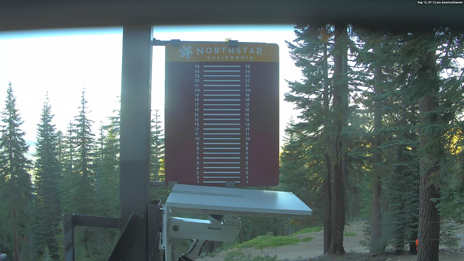 Webcam Northstar California: Snow Stake