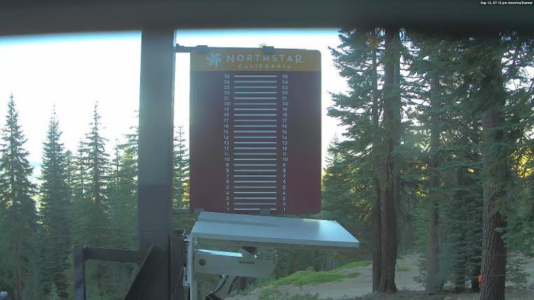 Webcam Northstar California: Snow Stake
