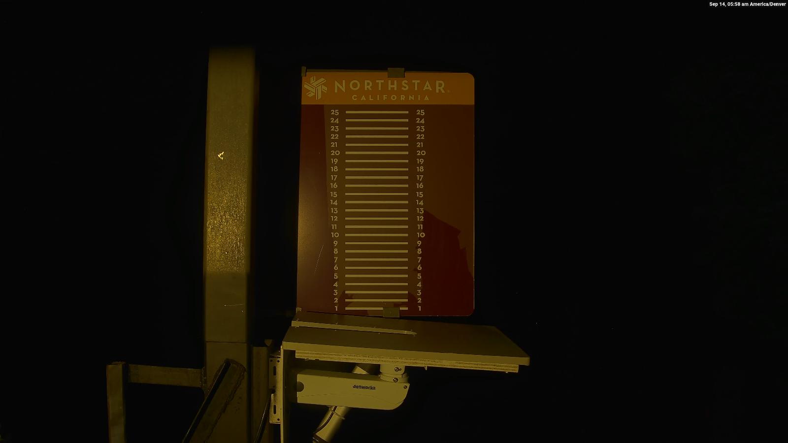 Webcam Northstar California: Snow Stake