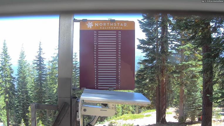Webcam Northstar California: Snow Stake