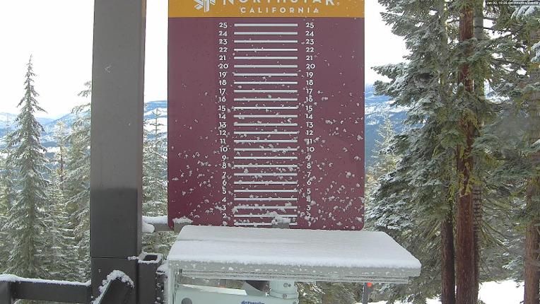 Webcam Northstar California: Snow Stake