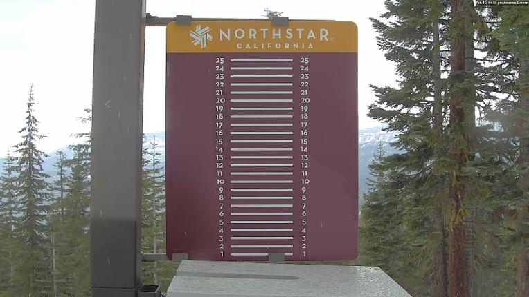 Webcam Northstar California: Snow Stake