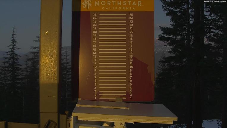 Webcam Northstar California: Snow Stake