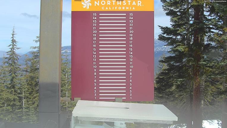 Webcam Northstar California: Snow Stake