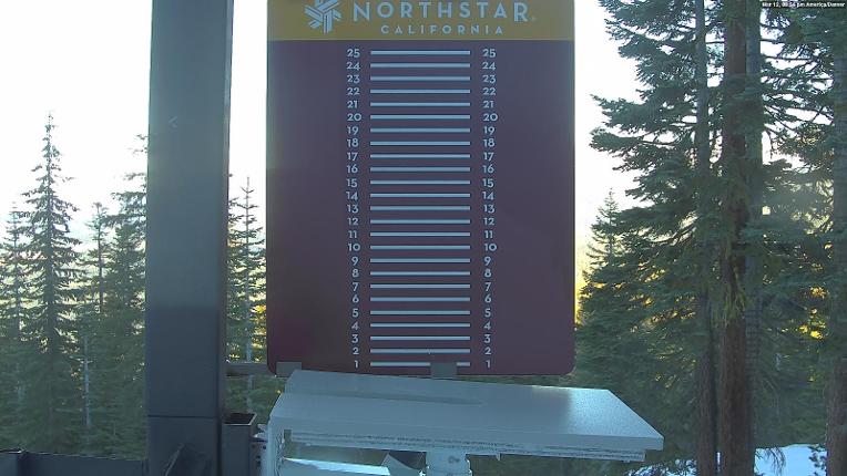 Webcam Northstar California: Snow Stake