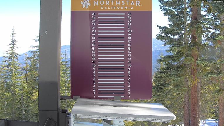 Webcam Northstar California: Snow Stake