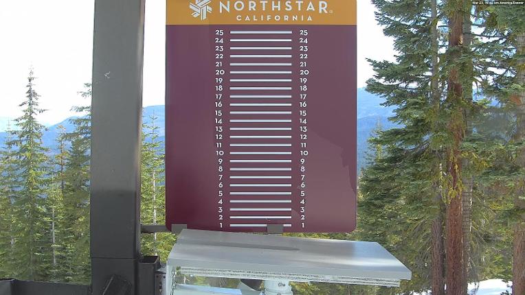 Webcam Northstar California: Snow Stake