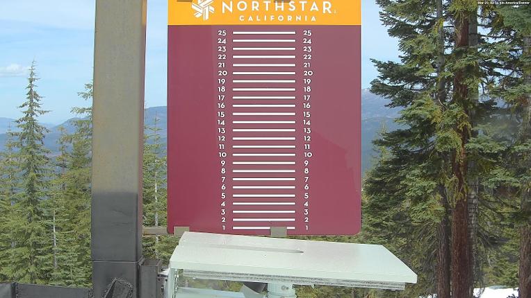 Webcam Northstar California: Snow Stake
