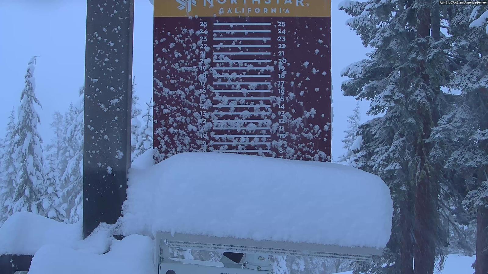 Webcam Northstar California: Snow Stake