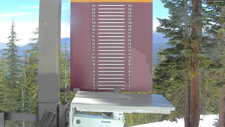 Webcam Northstar California: Snow Stake