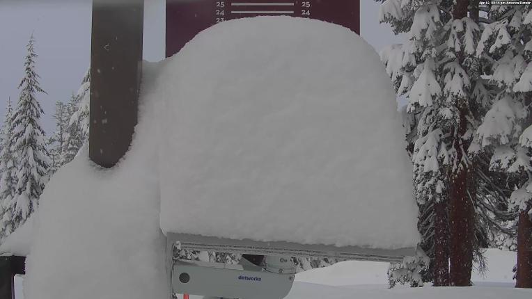 Webcam Northstar California: Snow Stake