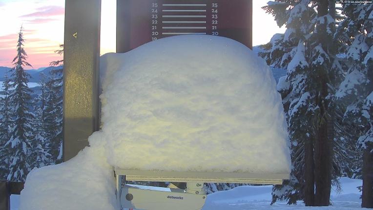 Webcam Northstar California: Snow Stake