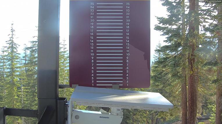 Webcam Northstar California: Snow Stake