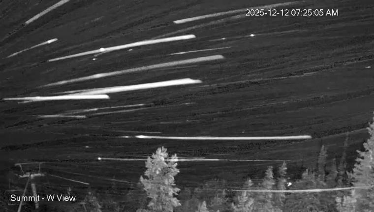 Webcam Panorama: Summit West