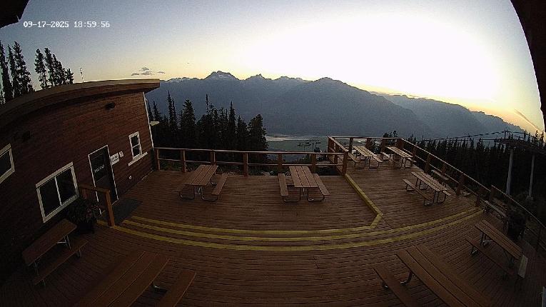 Webcam Revelstoke Mountain: Top Upper Gondola