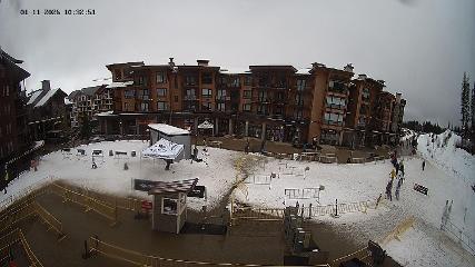 Revelstoke Mountain: Village (revelstokemountainresort.com)