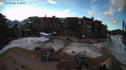 Revelstoke Mountain: Village (revelstokemountainresort.com)