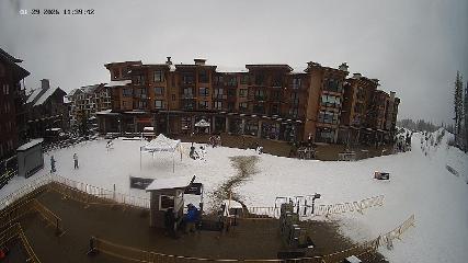 Revelstoke Mountain: Village (revelstokemountainresort.com)